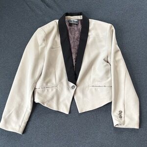 Vertigo Paris Cream Blazer with Black Collar